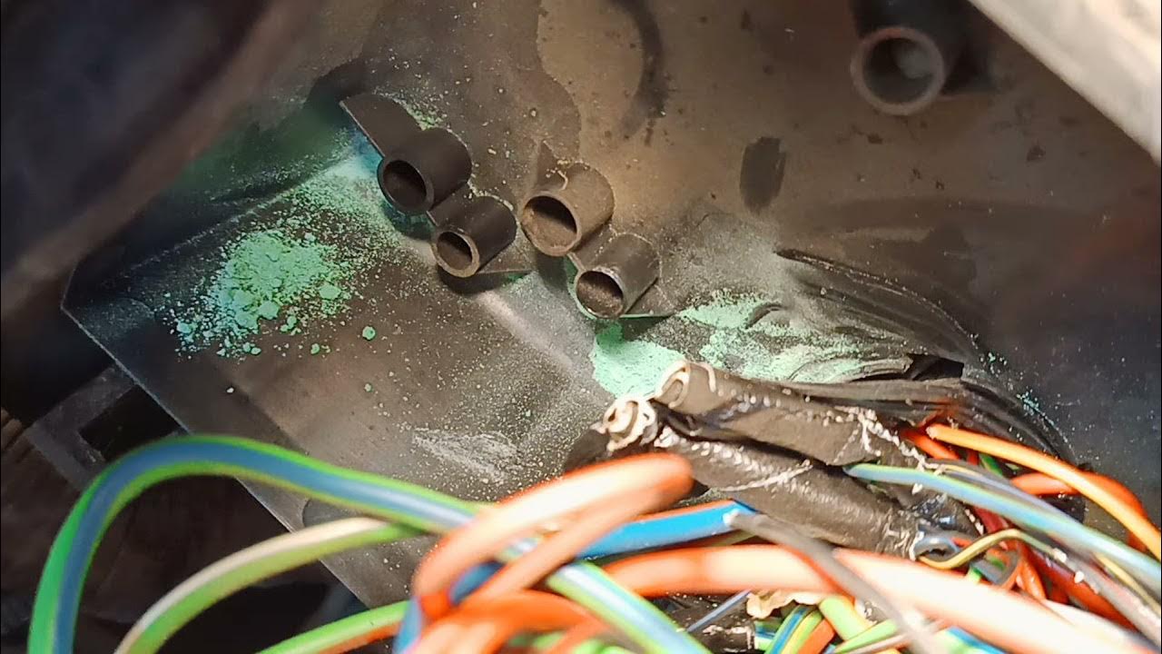 Сгнил разъем. Сгнил разъем. Окисленный разъем. Сгнил разъем. Сгнили провода дистроника infiniti.