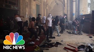 Tensions Boil Over As Palestinians, Israeli Forces Clash On Jerusalem Day | NBC News Resimi