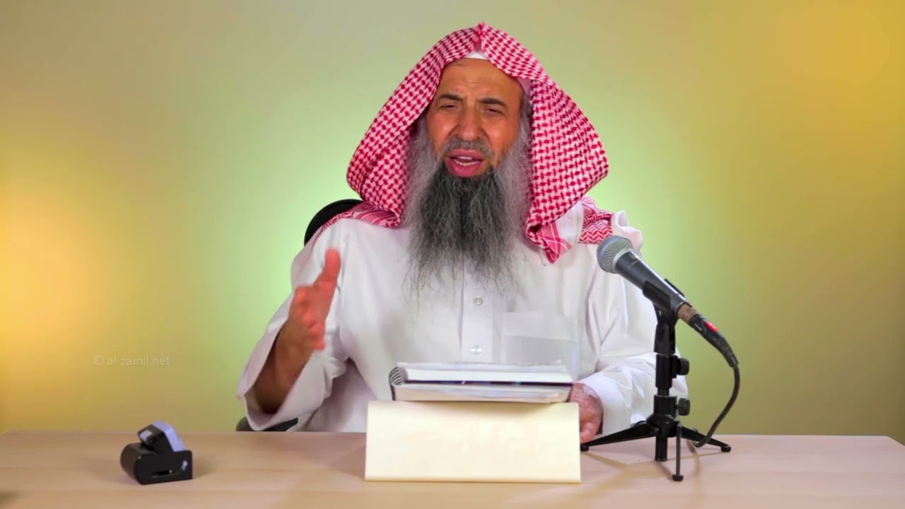 ما حكم السجود على الطاقية والشماغ؟