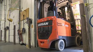Albertsons donates over 7,000 lbs. of apples to Roadrunner Food Bank