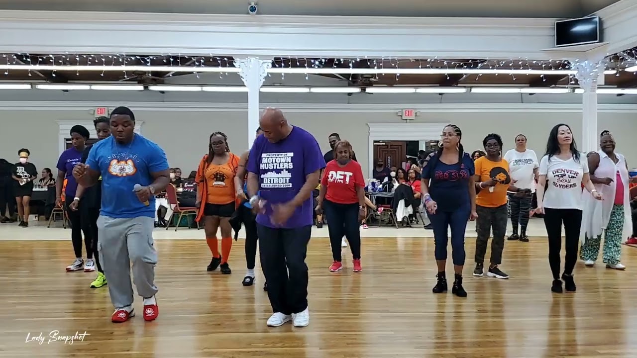 LND RUNWAY GROOVE LINE DANCE . AYE LIT LINE DANCE EVENT