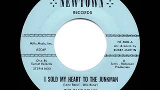 Video thumbnail of "1962 HITS ARCHIVE: I Sold My Heart To The Junkman - Blue-Belles (The Starlets)"