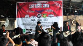 RESISTANCE FROM ALANA - intro   mengerikan LIVE @ksc bandung