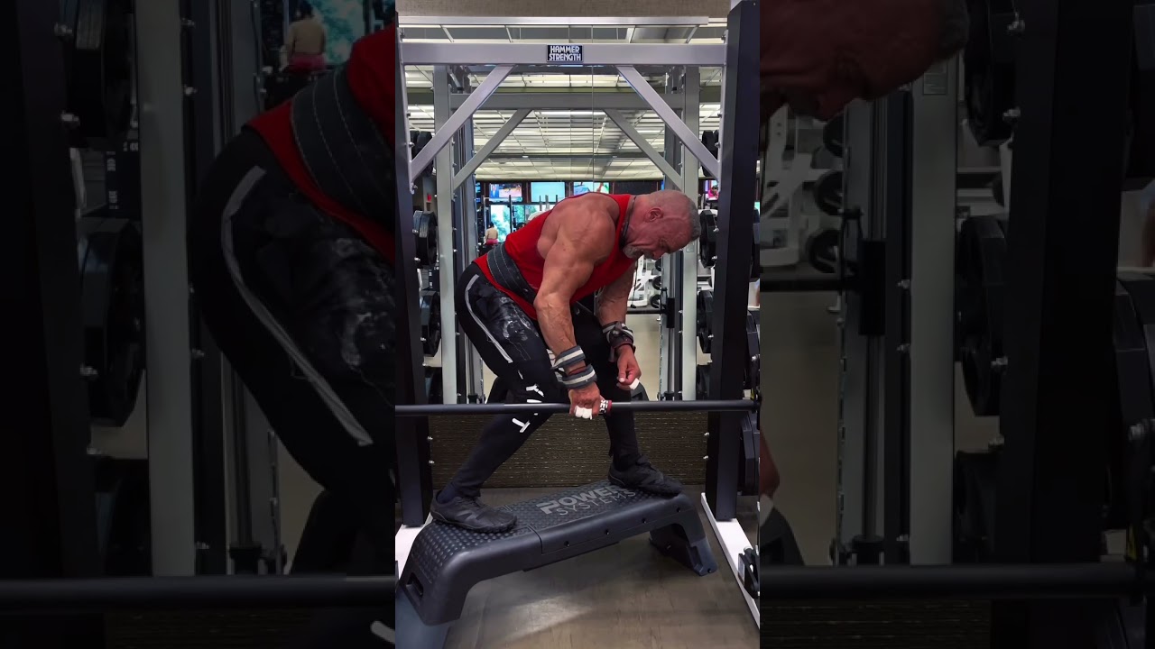 If you’re looking for a great way to develop back thickness, try these one arm rows in the Smith