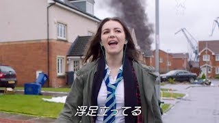 女子高生、街の異変に気づかず歌い踊る!? 青春ゾンビミュージカル映画『アナと世界の終わり』本編映像