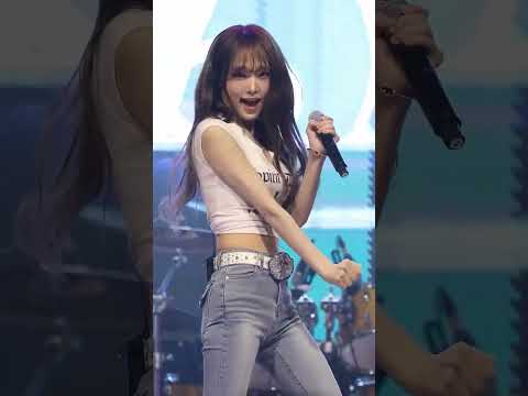 축제 무대에서 이 텐션이 나온다고요ㅣYENA 최예나 캐치캐치 4K LIVE #YENA #한성대축제 #캐치캐치