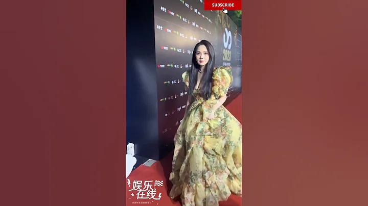 55岁的#伊能静 参加时尚之夜红毯 ，穿黄色印花公主裙，肤白貌美显逆生长！一登场就吸引了全场的目光 - 天天要闻
