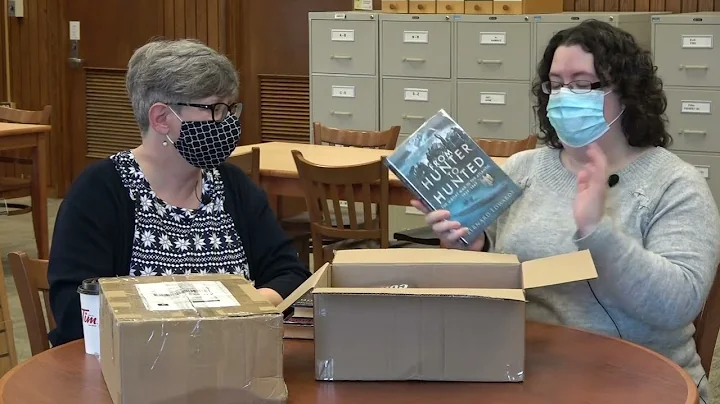 In the Stacks Ep. 6 - A book unboxing with Julia &...