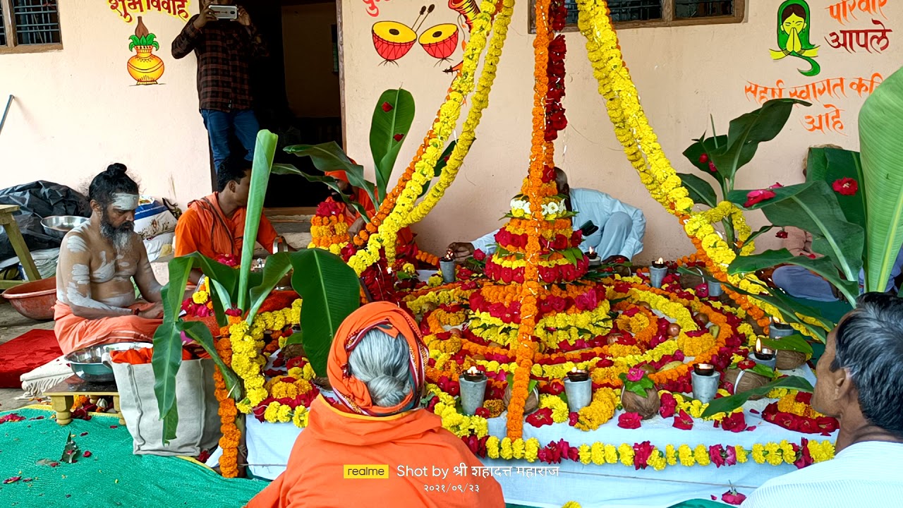 श्री 108 स्वामी यदुबन गुरु गंभीरबन महंत महाराज दत्त संस्थान कोलंबी यांच्या हस्ते महापूजा