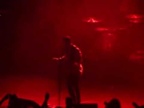 Arctic Monkeys - Do I Wanna Know? (Live Debut)