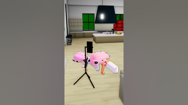 doing the rock that body trend with my mom🤩👯‍♀️#robloxshorts #roblox