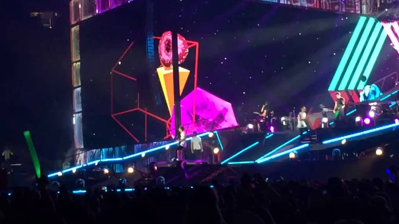 Alive Pt.1 -One Direction WWA - YouTube