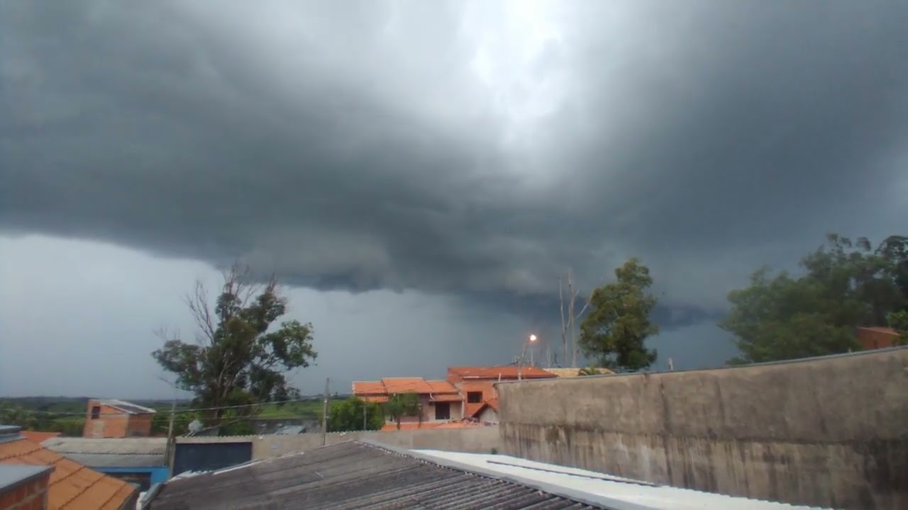 temporal se aproximando com nuvens negras parte 1