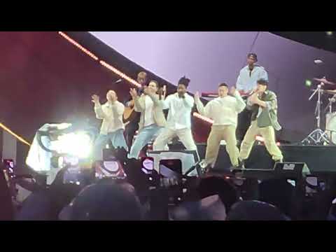 정국 (Jung Kook) and Latto perform "Seven"