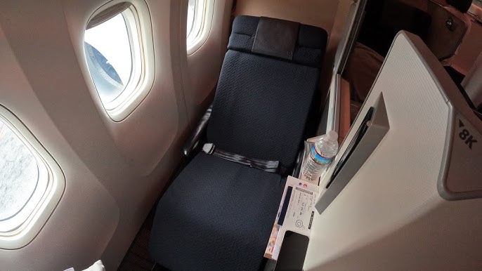 Japan Airlines Sky Suite Business Class Review (787-8) Osaka to Los Angeles  - TravelUpdate