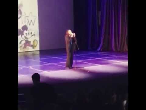 Δέσποινα Βανδή: Η ταλαντούχα κόρη της Μελίνα τραγουδά! (1)