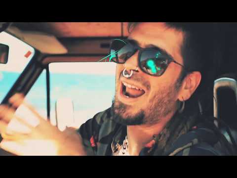 LOS VECINOS DEL CALLEJÓN - SOBRE RUEDAS (VIDEOCLIP OFICIAL) #LVDC #ConMuchaKarma