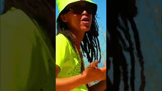 Download Lagu Man in geel gevraagd: \ MP3