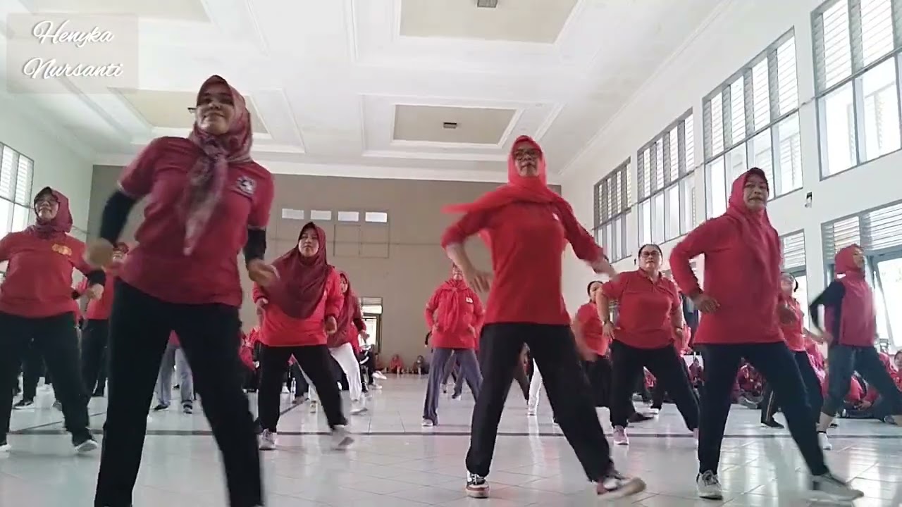 Senam Persahabatan PERWOSI Kabupaten Kediri di Gedung Bagawanta Bhari