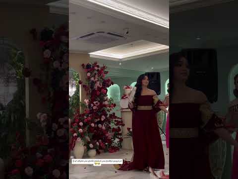 ردة فعل الفنانة ساندي جمال على جمالها وجمال فستانها بحفلة حنتها وهي تباوع على صورها لايك