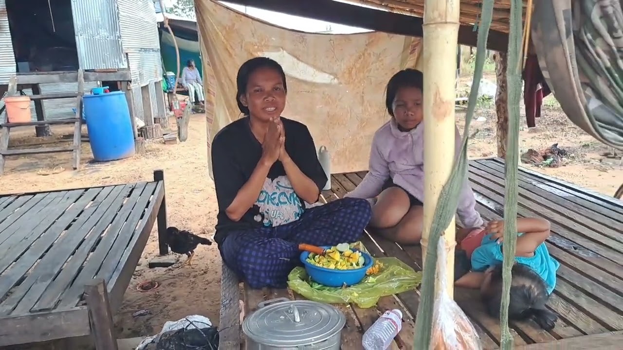 បងប្អូនអ្នកភូមិថ្មីដំបូលលិចទឹកគ្រប់គ្នា