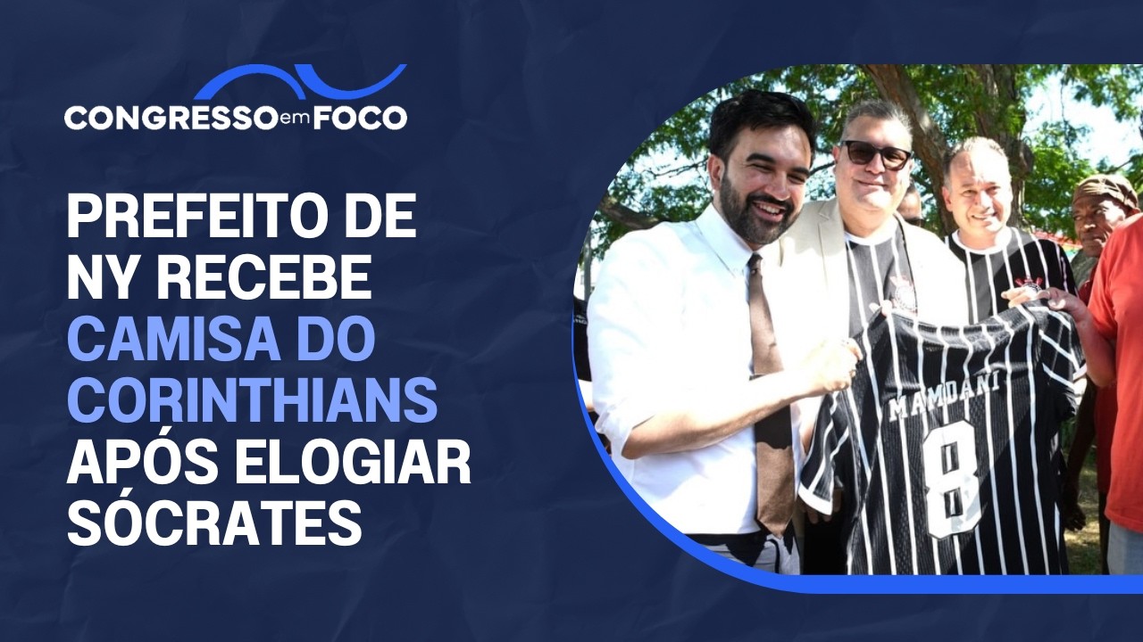 Prefeito de NY recebe camisa do Corinthians após elogiar Sócrates