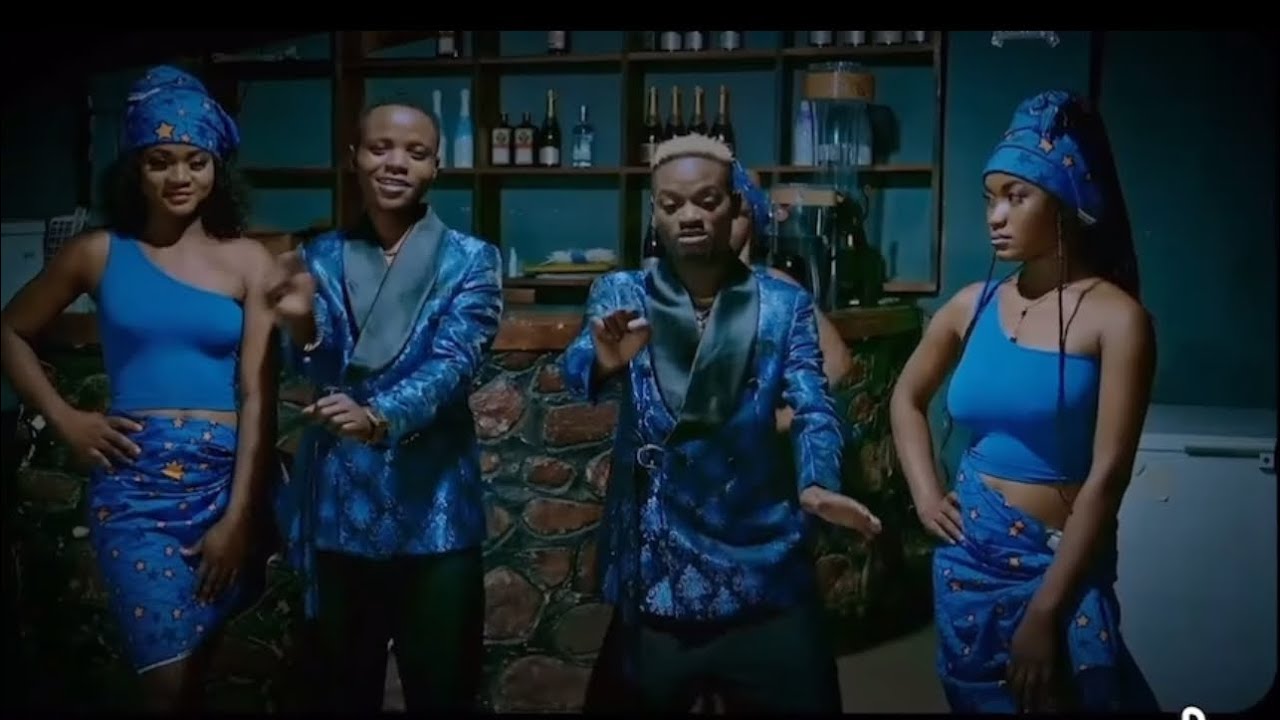 PETITE FALLY  NOUVELLE ALBUM VOITURE