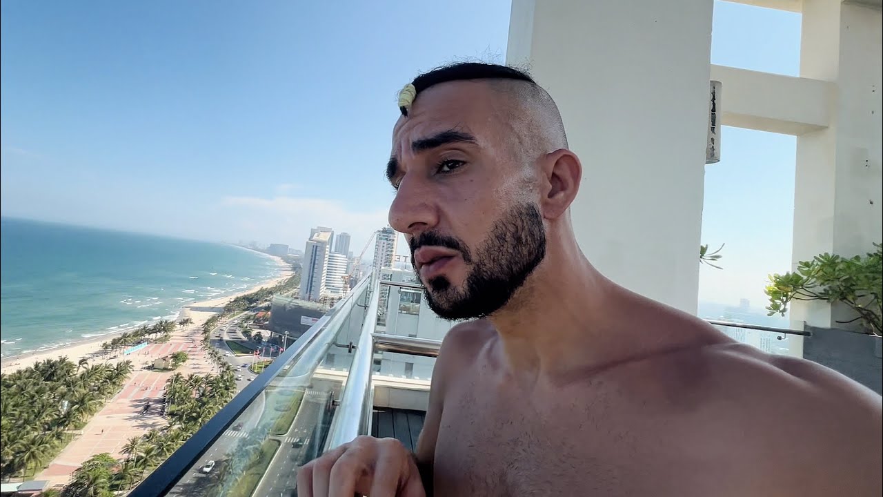 ANONYMOUS AMERICAN CHICK TOOK ME TO HER ROOFTOP POOL IN DA NANG, VIETNAM!!! 🇺🇸🇻🇳