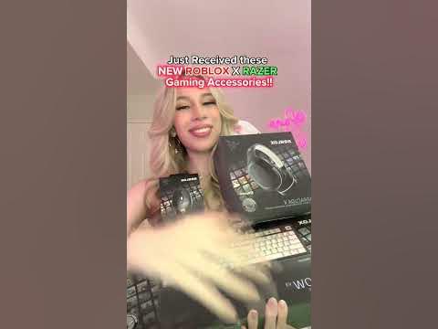 Look What I Just Received From ROBLOX X RAZER!!!😲💚 - YouTube