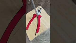 Efisiensi pekerjaan memotong papan kayu bergambar dengan mesin table saw #shorts