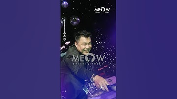 Lâu lâu mới cầm mic làm ca sĩ, nhưng Tài Tử Lý Hùng vẫn biểu diễn cực cháy. Mê quá trời mê!