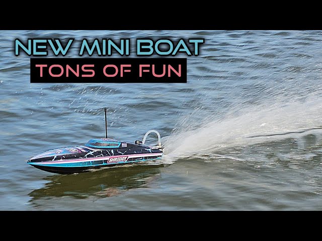 Best Brushless RTR Rc Boat Under $200 - 18 Proboat Recoil 2 Self-righting Deep-V class=