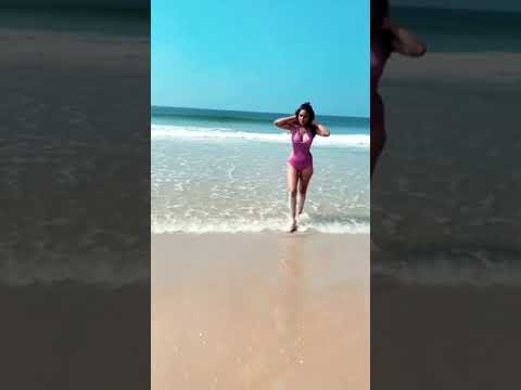 Nia Sharma bikini video's