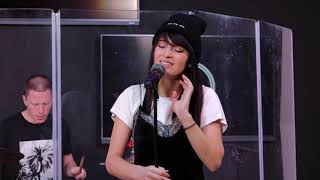 Irina Rimes - Bolnavi Amandoi Live Radio Romania