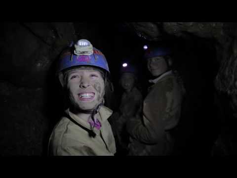 Video: Witte Speleoloog Uit De Grotten Van Sablinskie - Alternatieve Mening