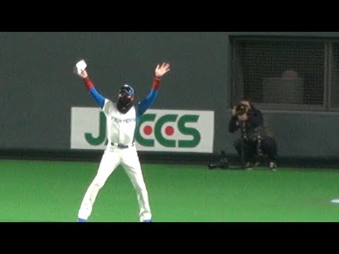 20220305 原監督とのメンバー表交換で登場しただけなのに、場内を盛り上げる新庄BIGBOSS