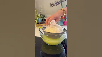 خل أبيض حليب أبيض جبنة بيضاء 