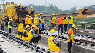 High-speed train at 350 kilometers per hour, how to lay 500 meters of steel rails