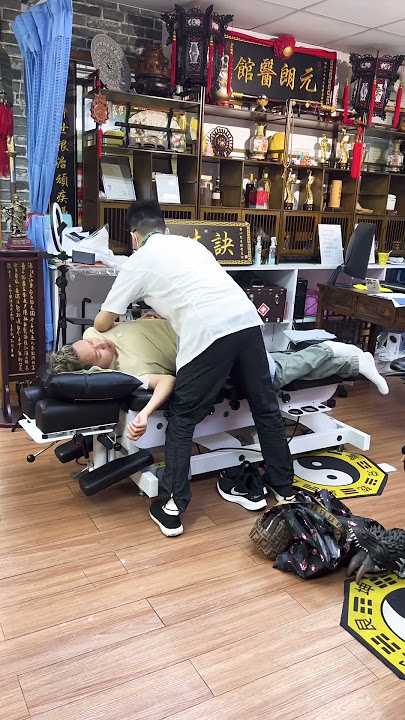 Pembenahan tulang kecetit #shorts #shortvideo #hongkong #acupuncture #chinese #kretekabalabal