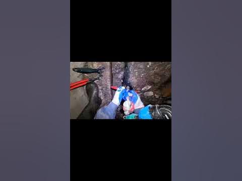 Смена крана под давлением - YouTube