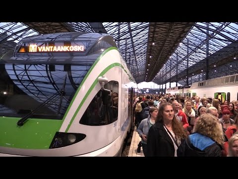 Video: Miksi junat pysähtyvät keskellä raiteita?