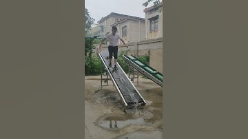 Small foldable conveyor, the whole machine is foldable, the universal wheel is easy to move