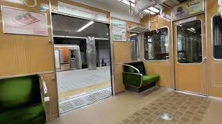 大阪メトロ堺筋線天下茶屋駅にて阪急電鉄8301編成(北千里行き)、3番線で2番線側の電車3本の折り返しを見送ってからの発車