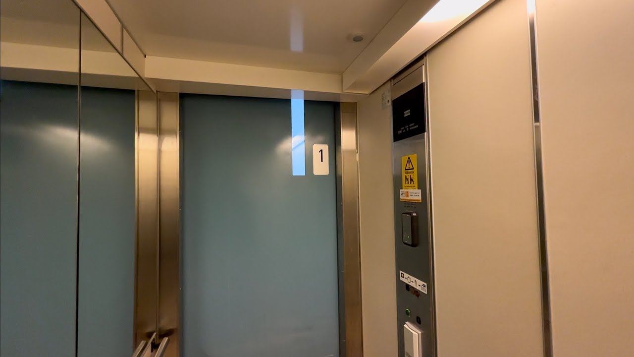 1989 KONE Hydraulic Elevator @ Östra Stationsgatan 28, Bollnäs, Sweden.