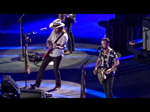 Brothers Osborne - Shoot Me Straight (CMA Fest 2018)