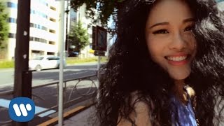Video voorbeeld van "袁婭維 Tia Ray - 潛藍色 Fav Blue (Official Music Video)"
