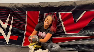 Bayley broke her heel character for this little fan 🤗❤ #bayley #wwe #wrestling #wweraw #smackdown