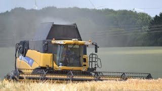 ETA VOET: NEW HOLLAND CR9090 à la moisson de l' orge en 2014