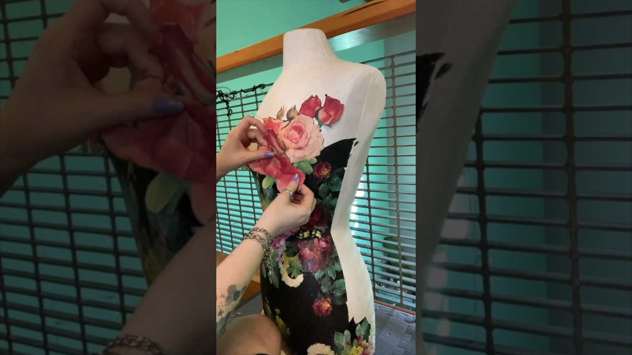 Transforming an old sewing mannequin into a display piece. ￼#transformation #diy