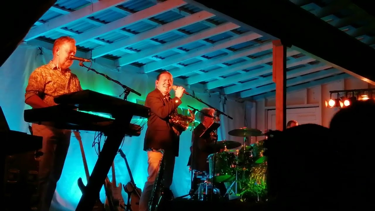 Matz Bladhs Luffarpojken Bälgspel vid landsvägskanten Ransäter (Mickez.se)